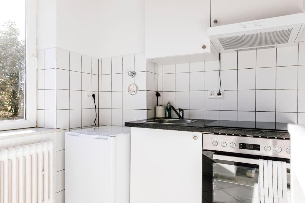 Komplett Neu: 2-Zi Zentral Im Altbau. 24H-Checkin Киль Экстерьер фото